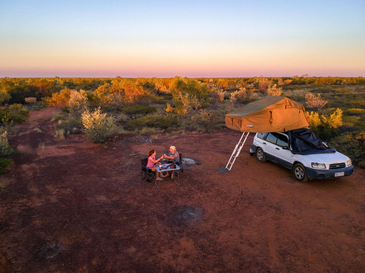 4WD rooftop tent set up